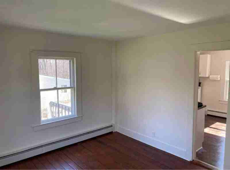 127 Perry St - Photo 4 of 9