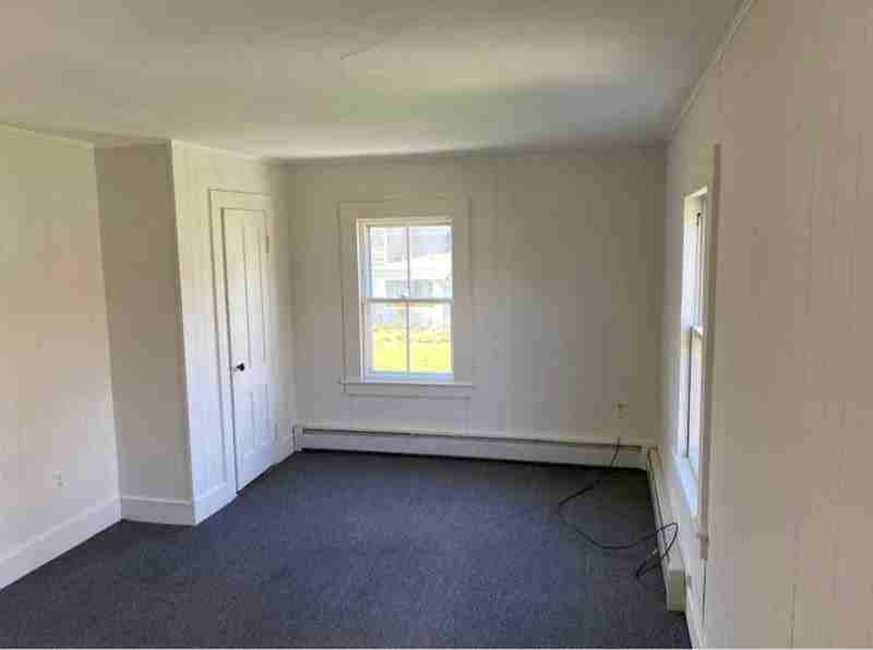 127 Perry St - Photo 5 of 9