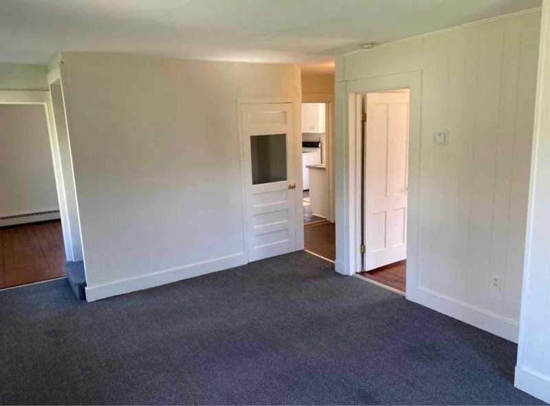 127 Perry St - Photo 6 of 9