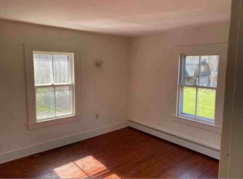 127 Perry St - Photo 7 of 9