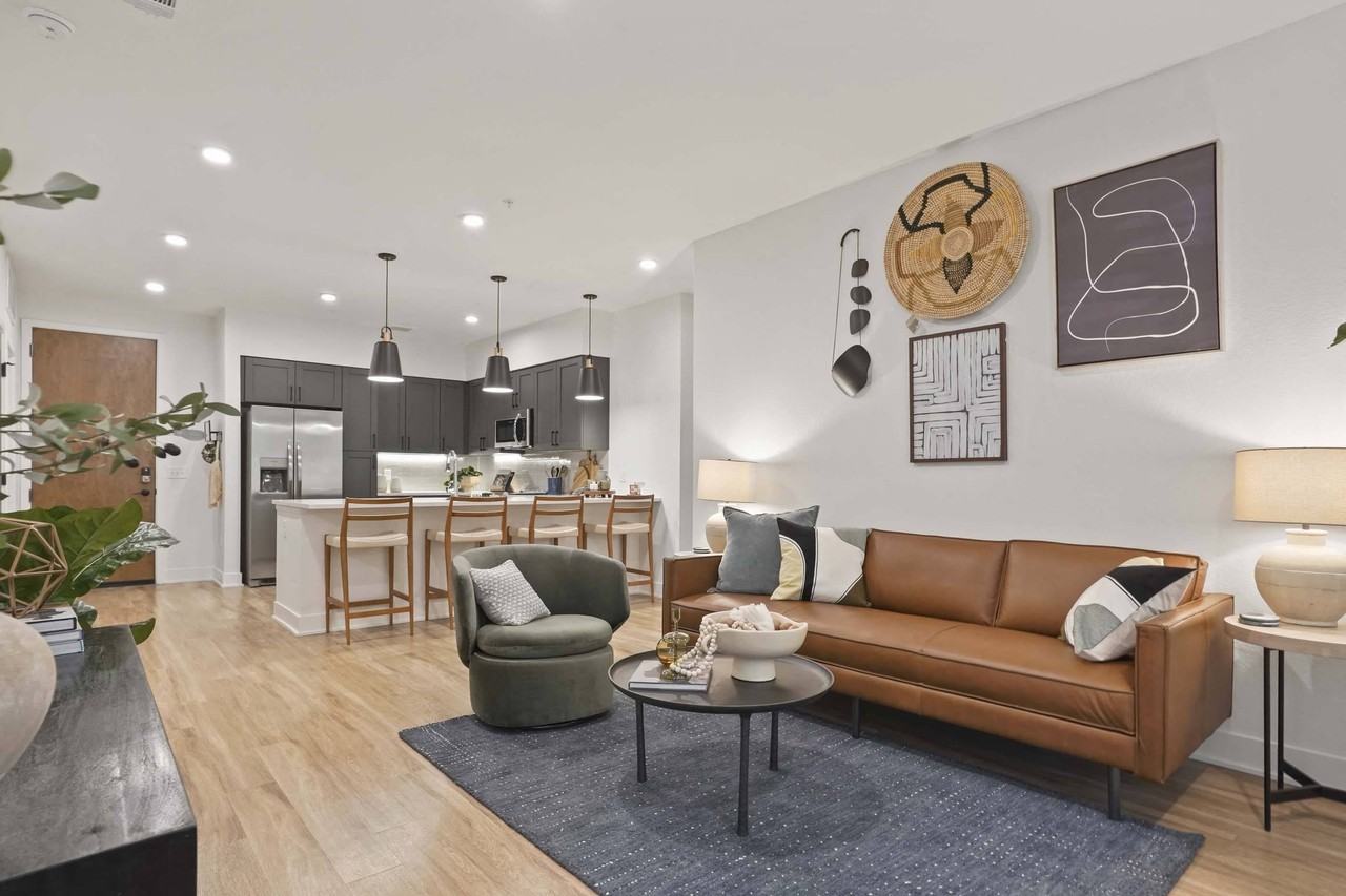 Alana - Photo 6 of 38