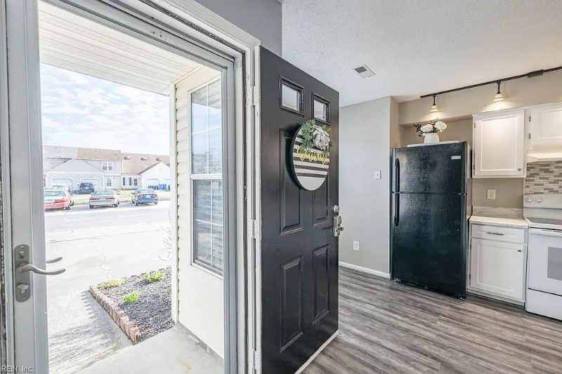 1218 Alder Ct - Photo 4 of 26