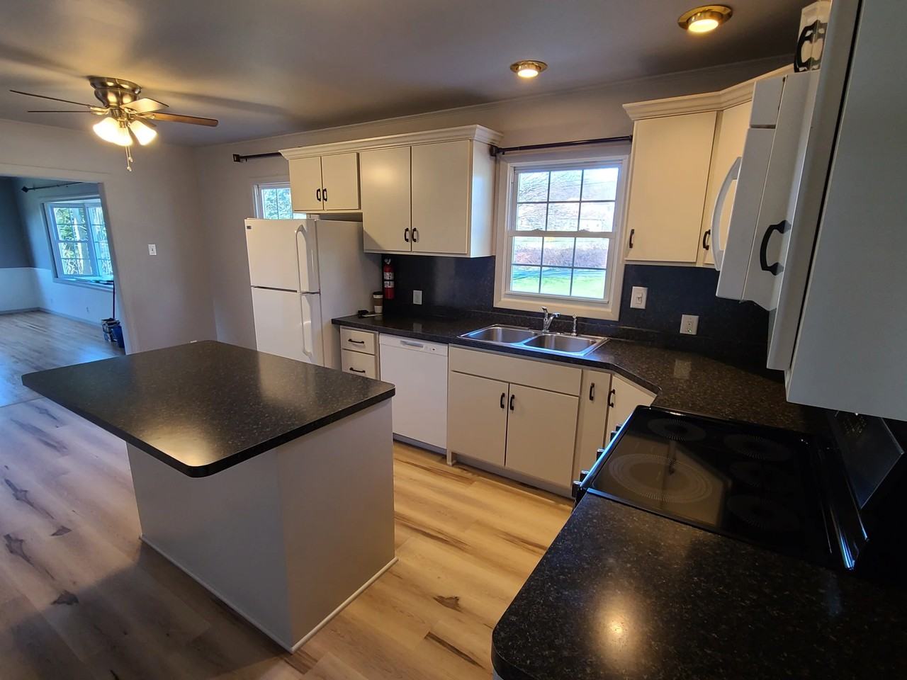 306 N Sandy Hill Rd - Photo 6 of 18