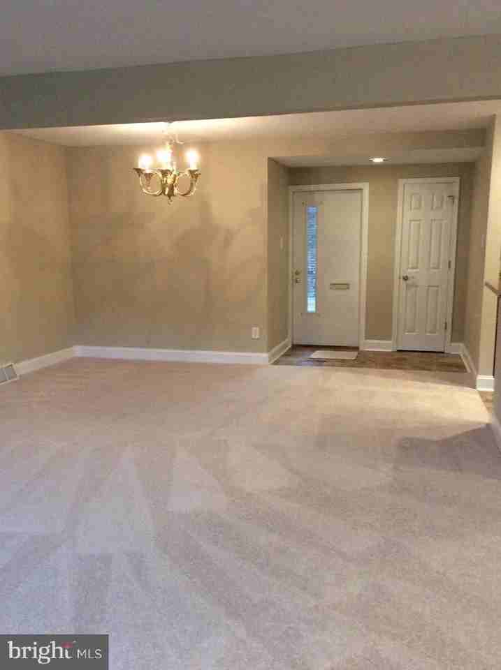 1604 Raintree Ln - Photo 7 of 19