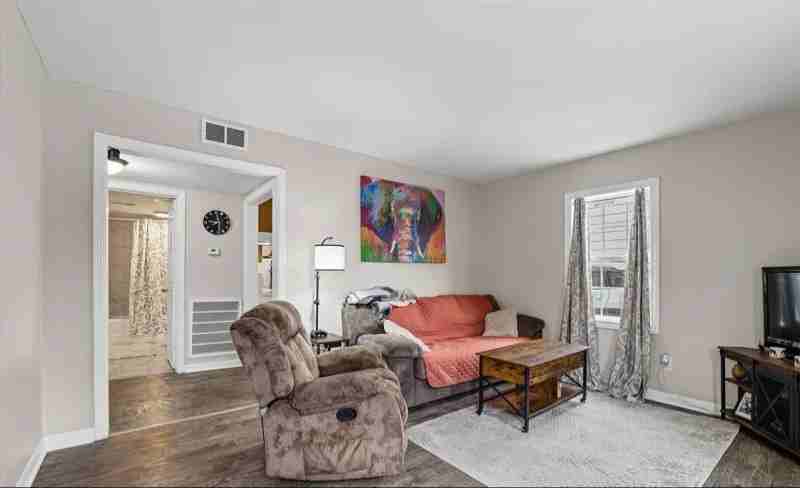 1303 E Elm St - Photo 2 of 14