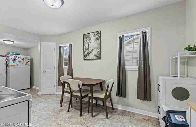 1303 E Elm St - Photo 6 of 14