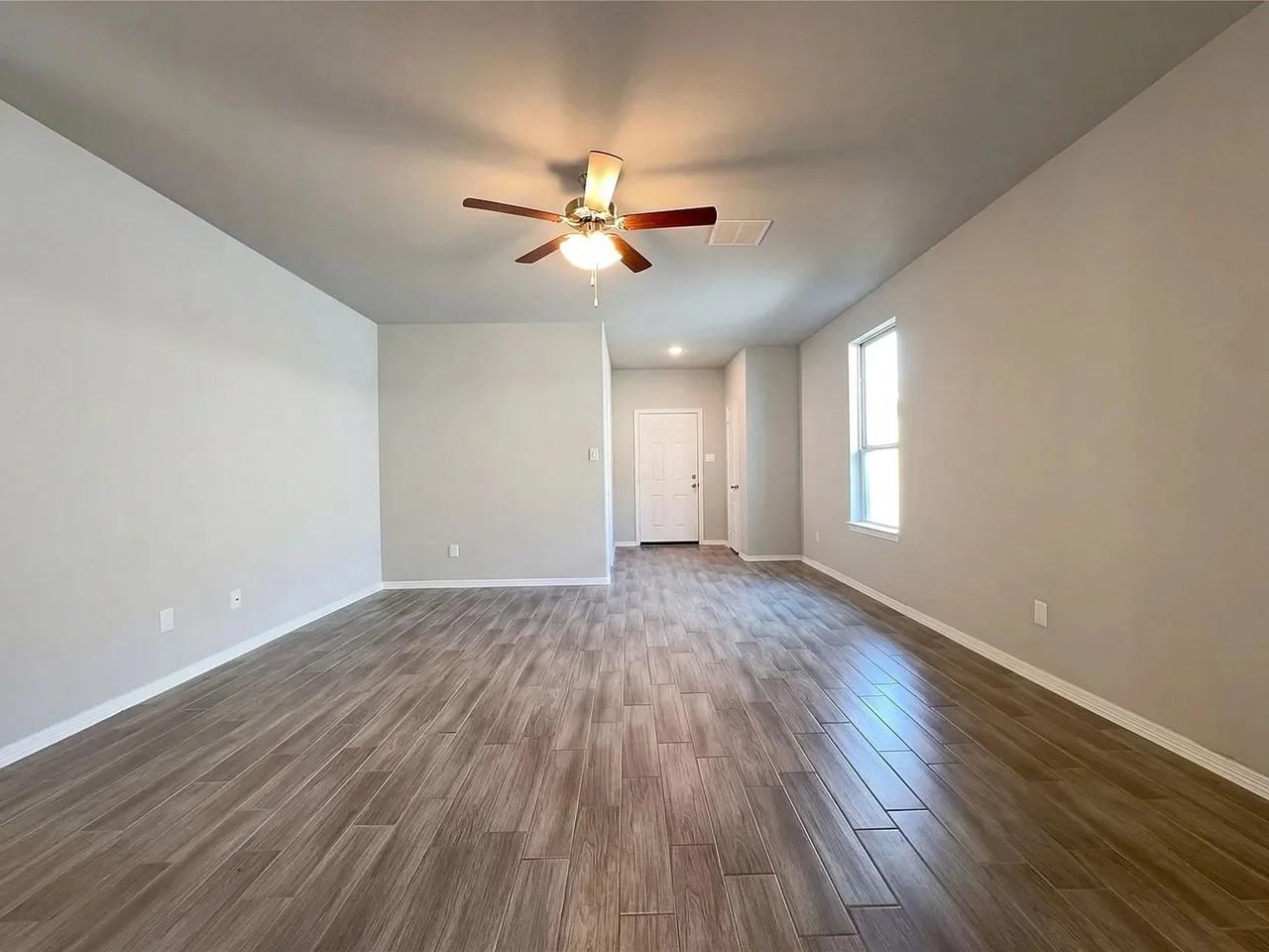 915 Cobalt Crest Ln - Photo 4 of 14