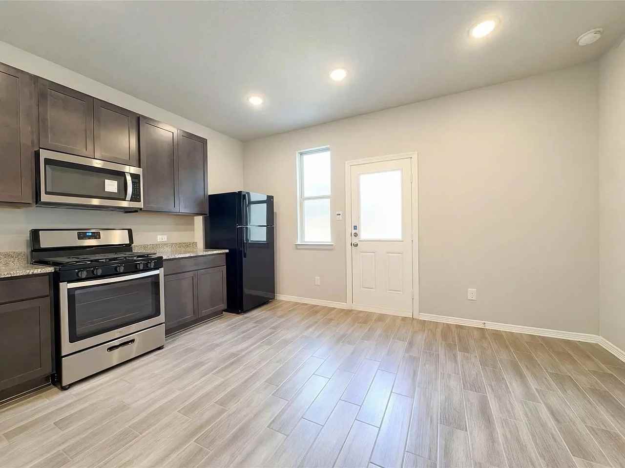 915 Cobalt Crest Ln - Photo 5 of 14