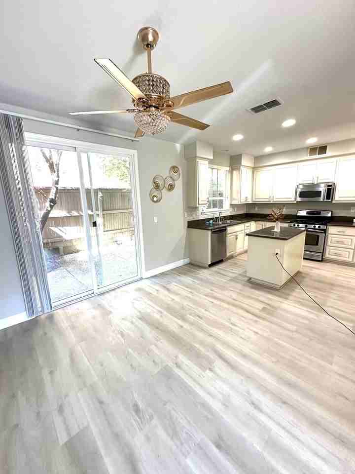 5405 Washoe St - Photo 4 of 18