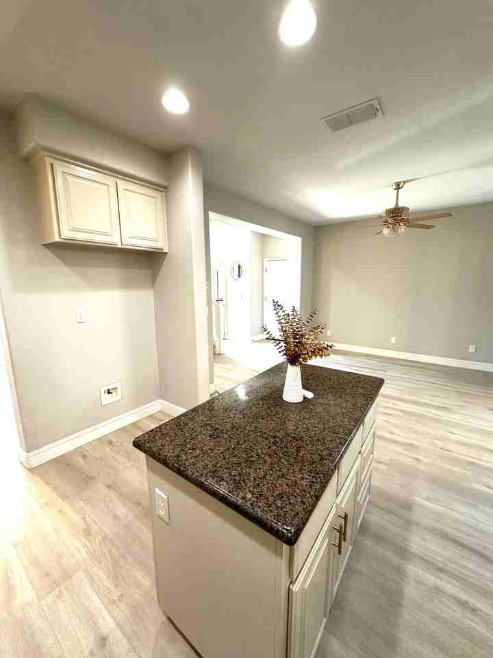 5405 Washoe St - Photo 7 of 18