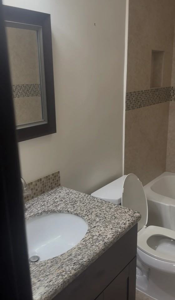 1033 6th St #1 - Photo 4 of 12