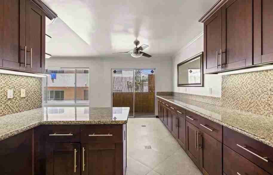 1033 6th St #1 - Photo 6 of 12