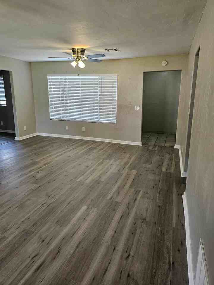 2920 Hillcrest Ave - Photo 2 of 16