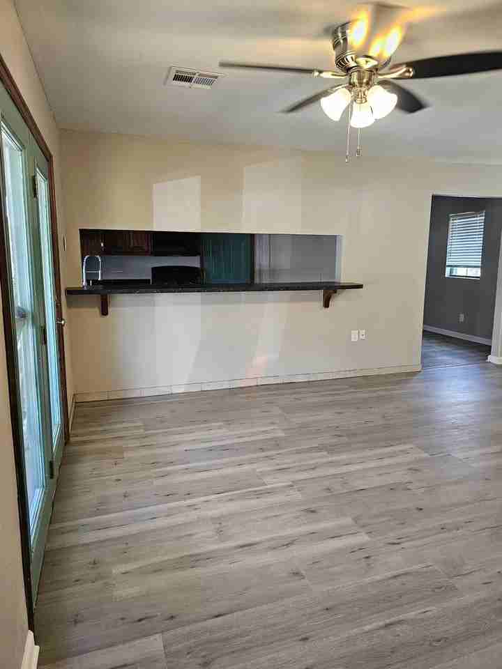 2920 Hillcrest Ave - Photo 3 of 16