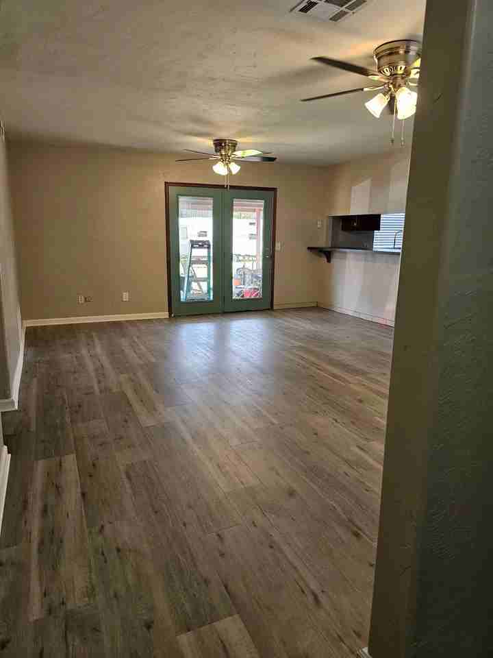 2920 Hillcrest Ave - Photo 4 of 16