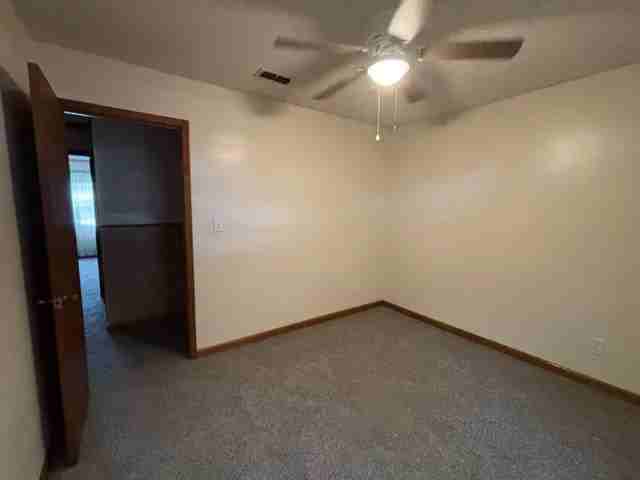 2908 Sydney St - Photo 5 of 9