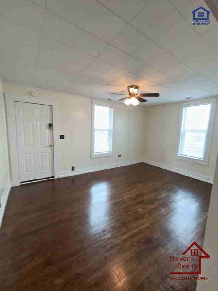 117 Poplar St - Photo 7 of 16