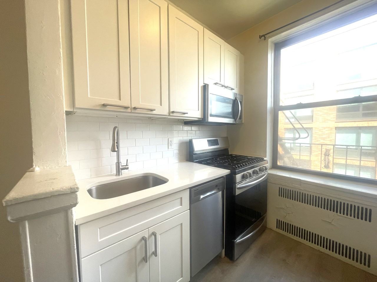 3240 Henry Hudson Pkwy #6P - Photo 2 of 17