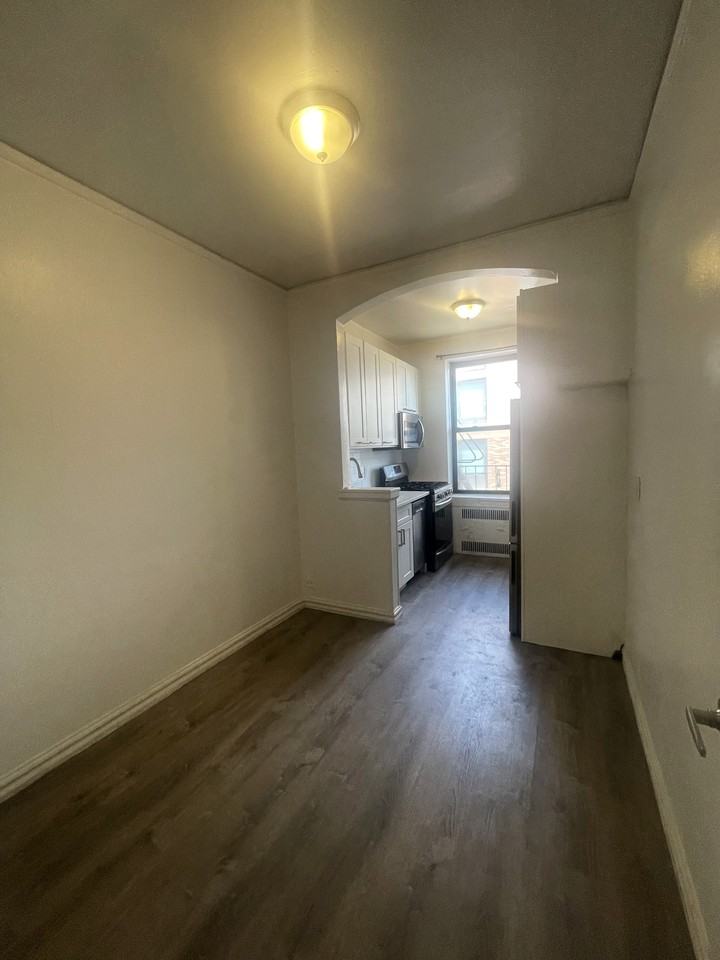 3240 Henry Hudson Pkwy #6P - Photo 7 of 17