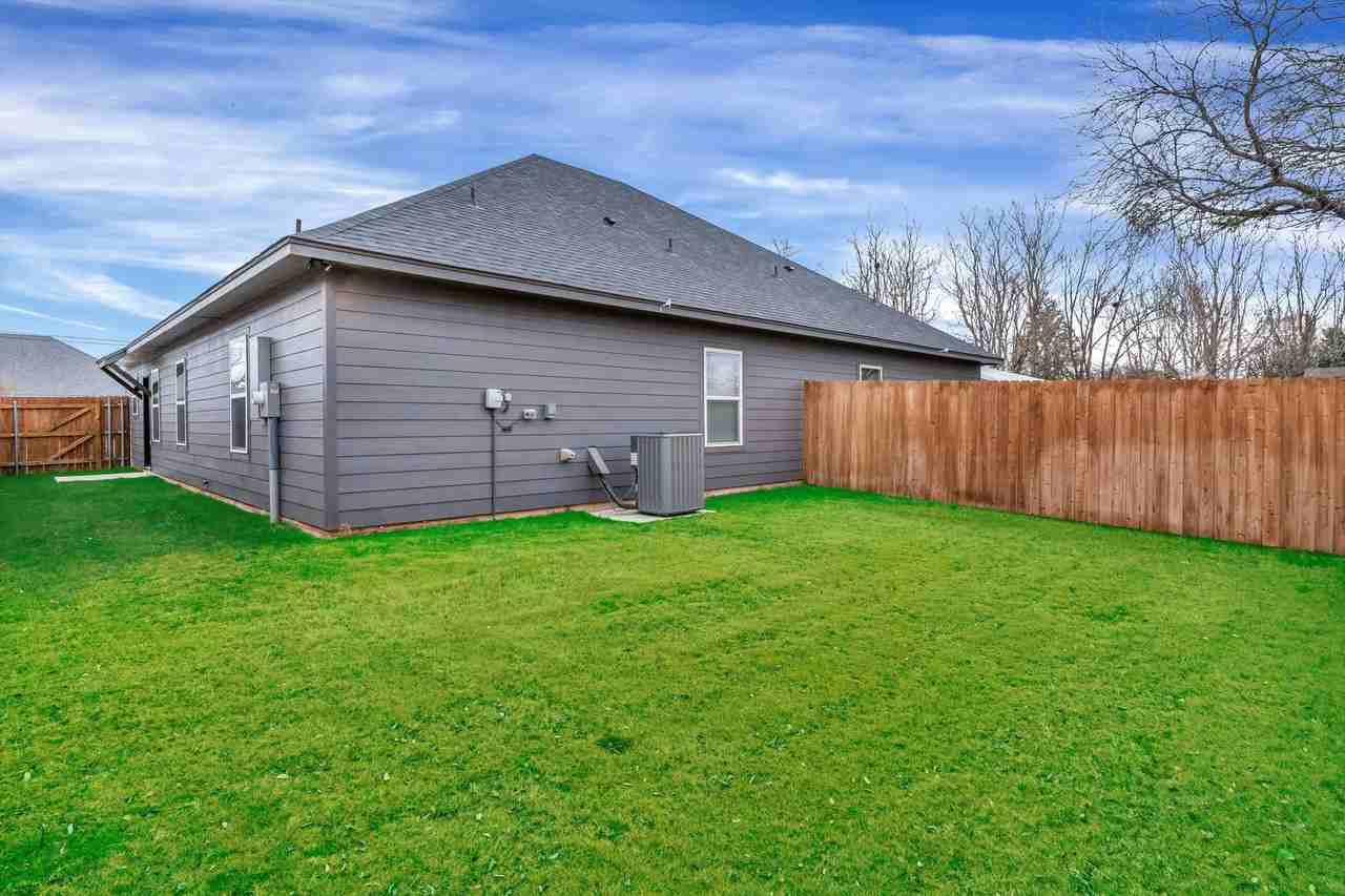 405 Lakeview St #B - Photo 5 of 14