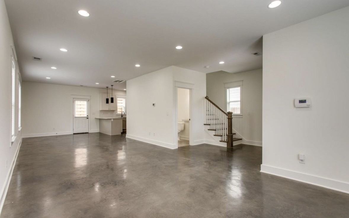 2136A 15th Ave N #NA - Photo 2 of 8