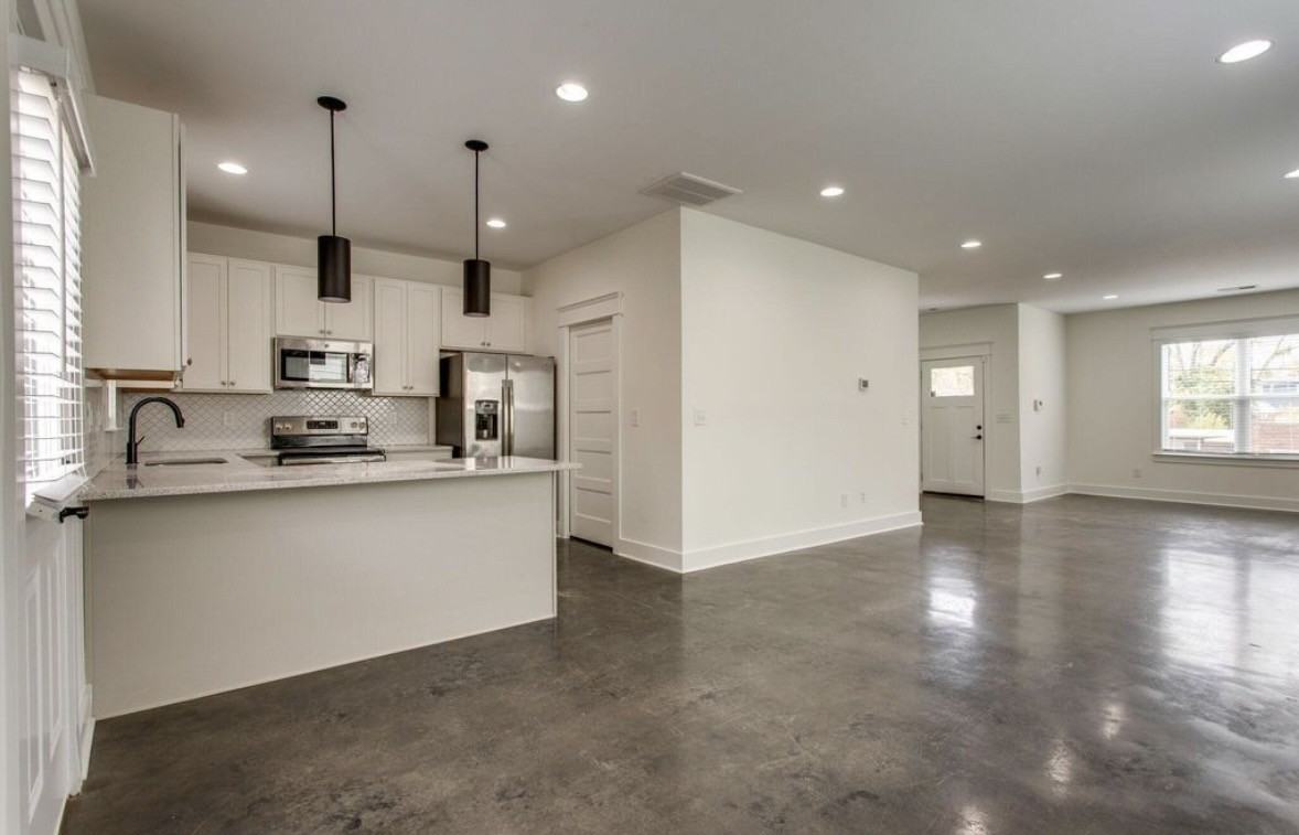 2136A 15th Ave N #NA - Photo 3 of 8