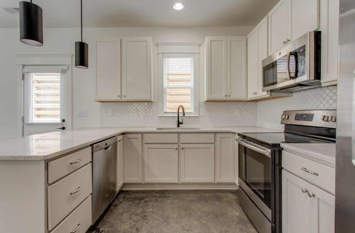 2136A 15th Ave N #NA - Photo 4 of 8