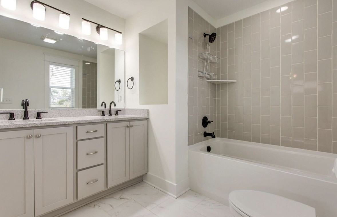 2136A 15th Ave N #NA - Photo 6 of 8