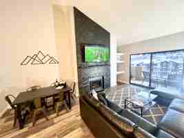 featured image of 137 Benchmark Rd #521