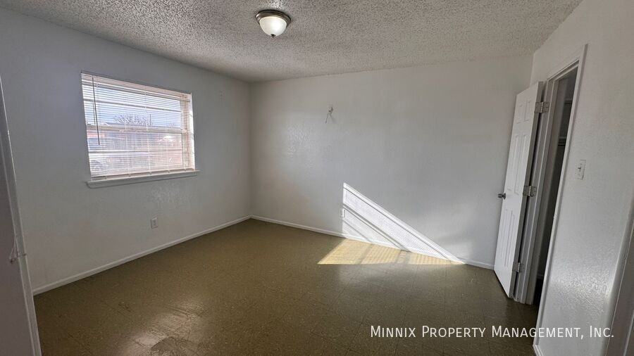 639 S Crosby St - Photo 3 of 15