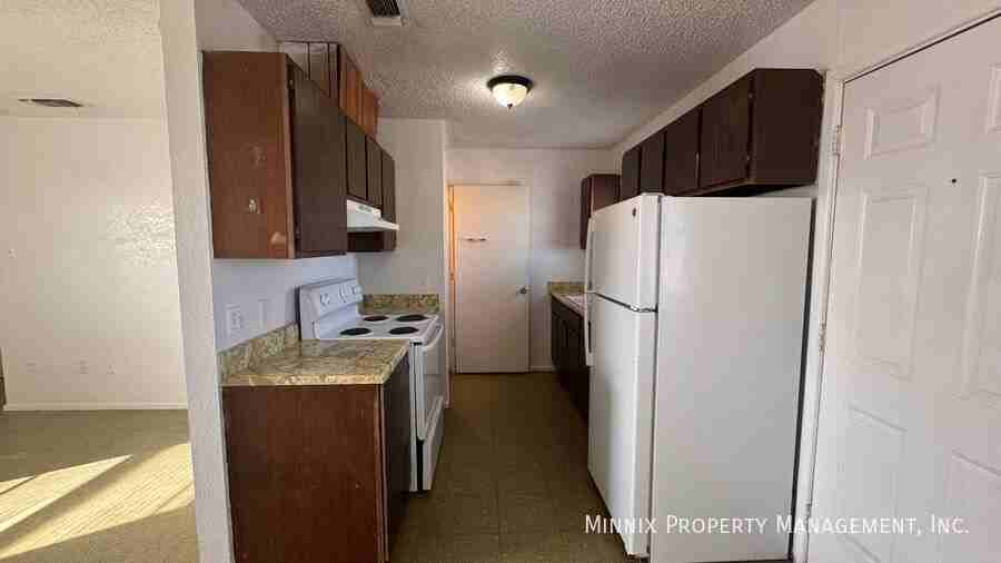 639 S Crosby St - Photo 5 of 15