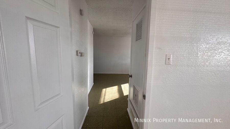 639 S Crosby St - Photo 6 of 15