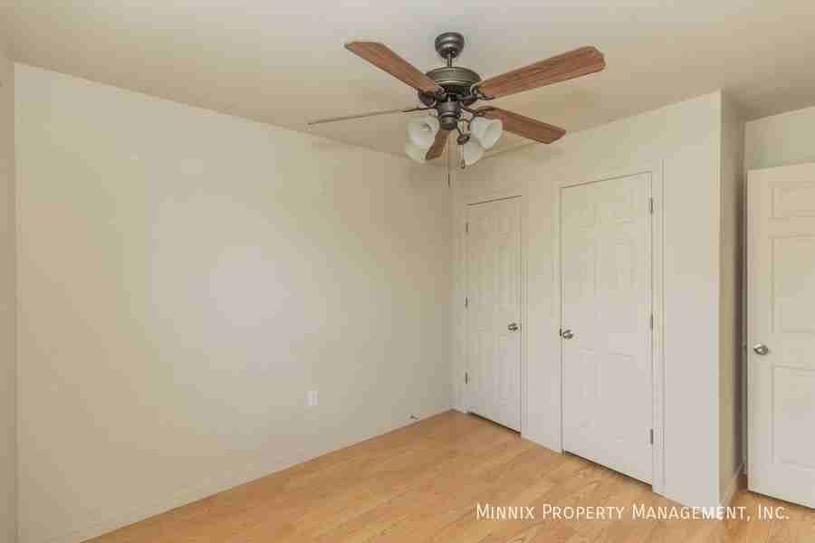 203 27th St #D - Photo 7 of 18