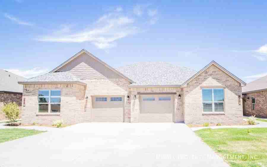 1607 102nd St #B - Photo 2 of 30