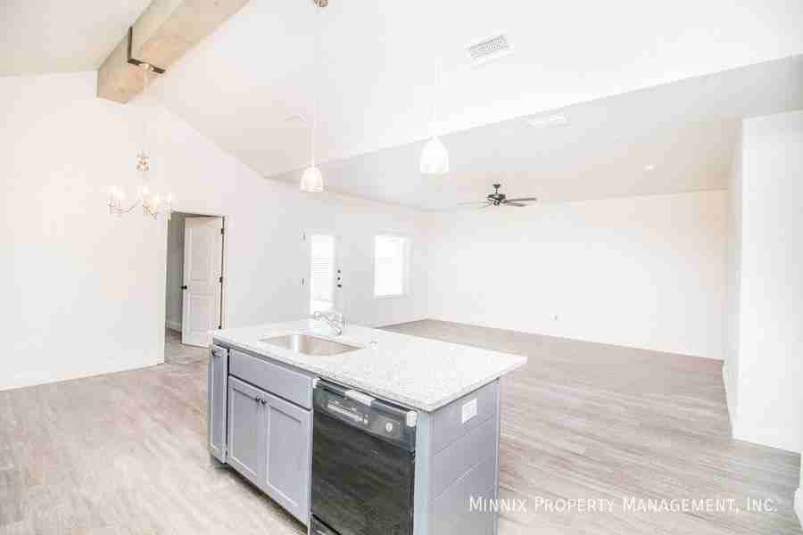 1607 102nd St #B - Photo 5 of 30