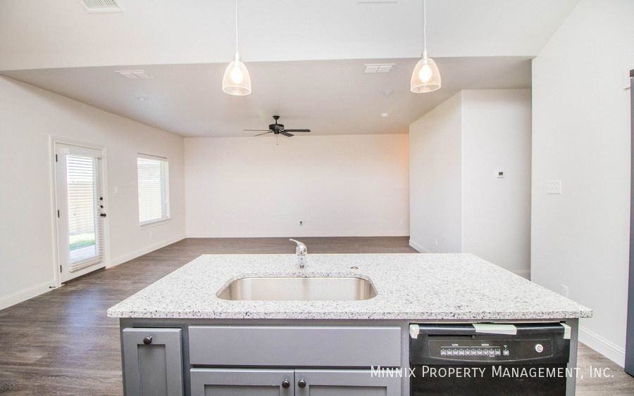 1607 102nd St #B - Photo 7 of 30