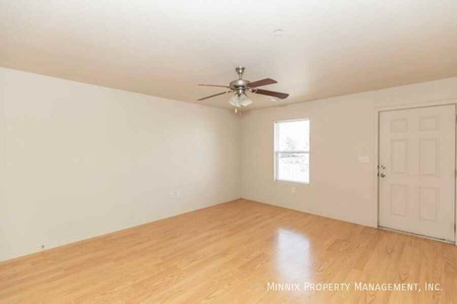 203 27th St #E - Photo 5 of 10