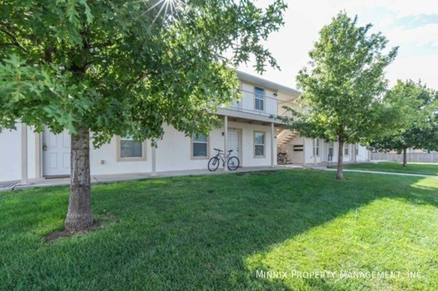 203 27th St #E - Photo 7 of 10