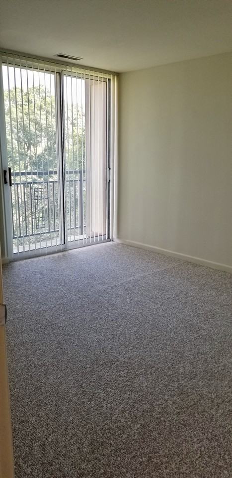 6020 Oakwood Dr #4L - Photo 2 of 10