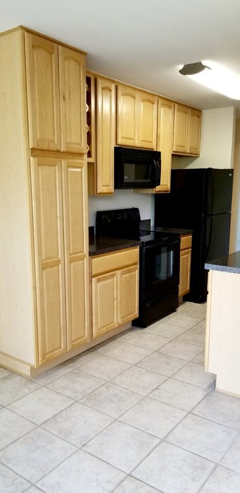 6020 Oakwood Dr #4L - Photo 4 of 10