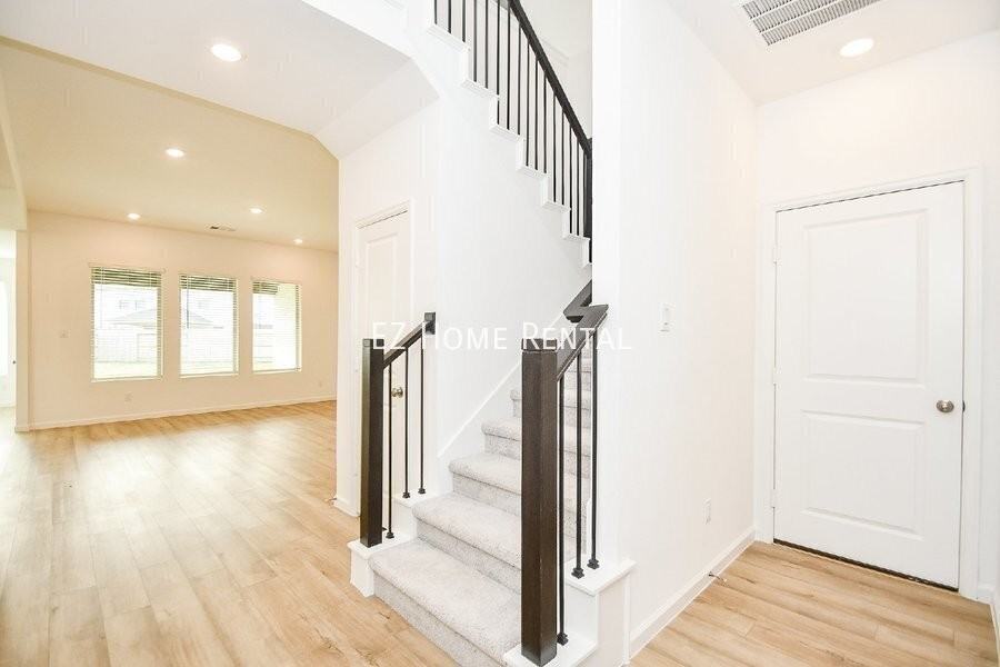 5624 Forest Cove Dr - Photo 3 of 39