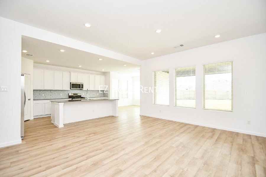 5624 Forest Cove Dr - Photo 5 of 39