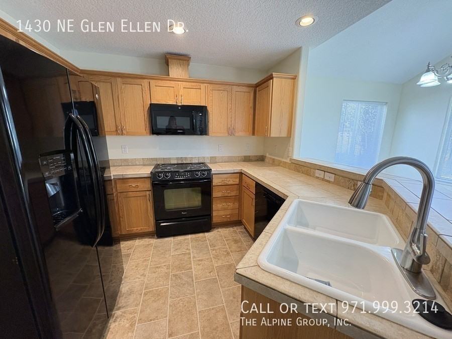 1430 Ne Glen Ellen Dr - Photo 2 of 18