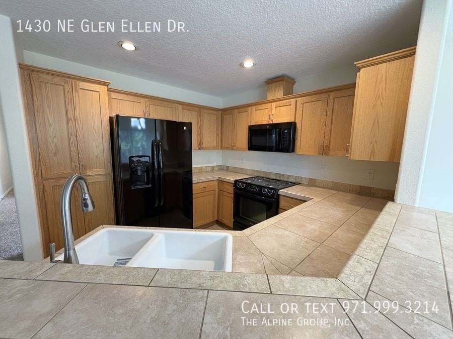 1430 Ne Glen Ellen Dr - Photo 3 of 18