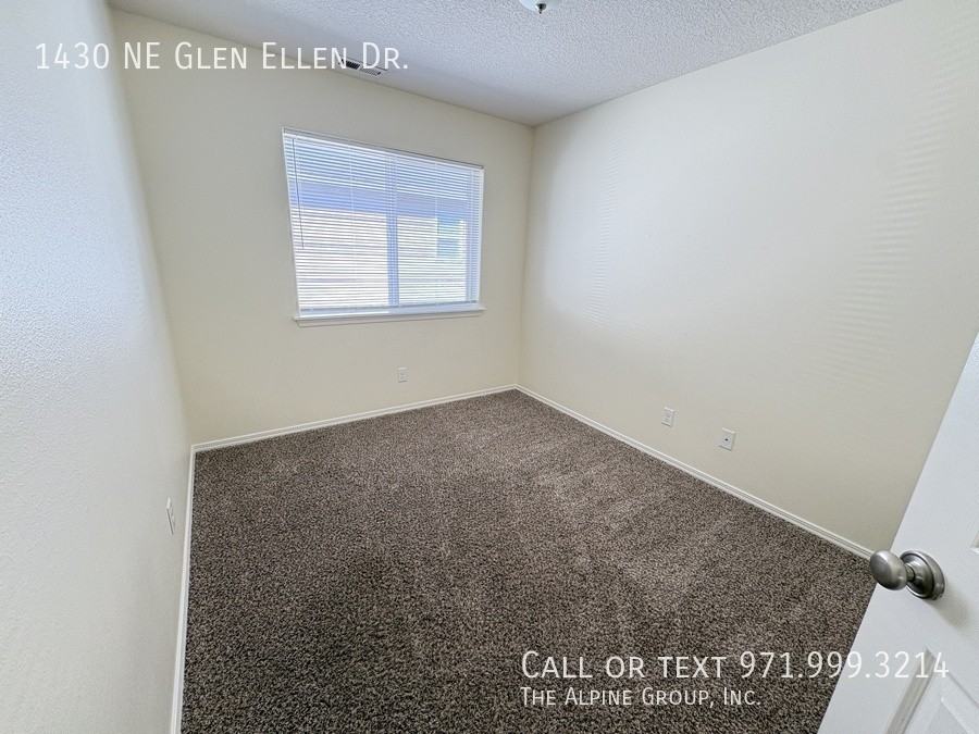 1430 Ne Glen Ellen Dr - Photo 7 of 18