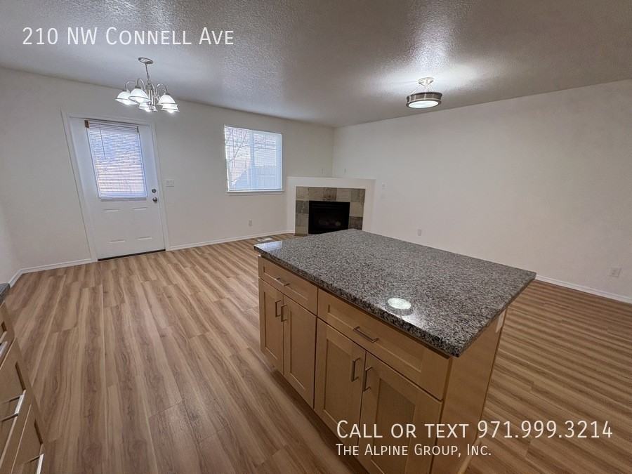 210 Nw Connell Ave - Photo 3 of 14