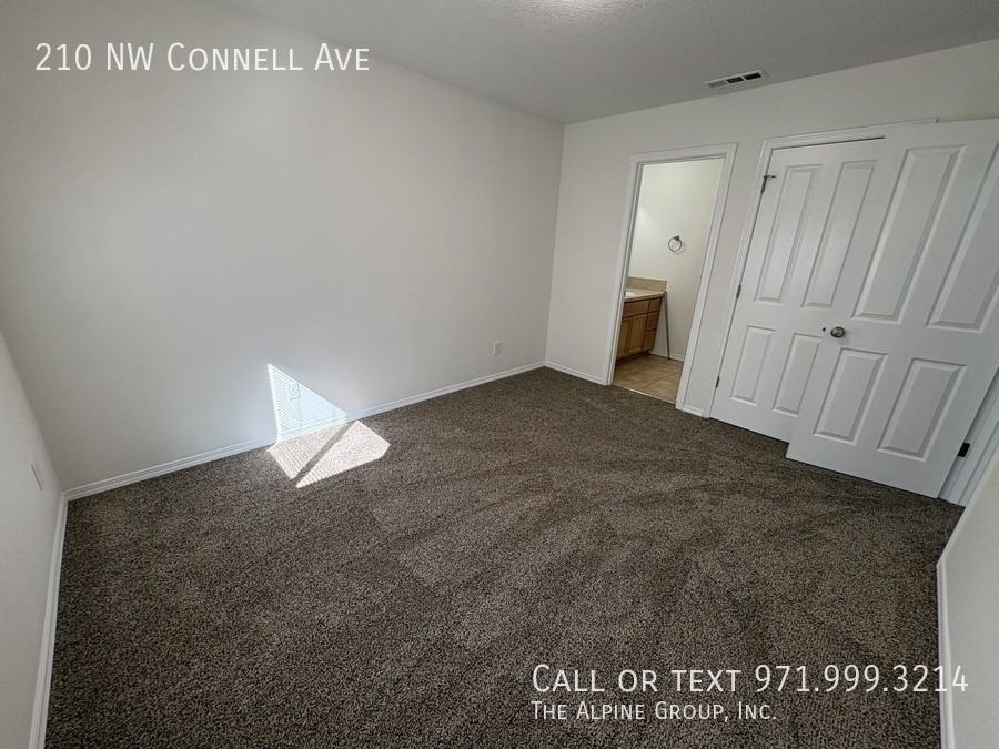 210 Nw Connell Ave - Photo 7 of 14