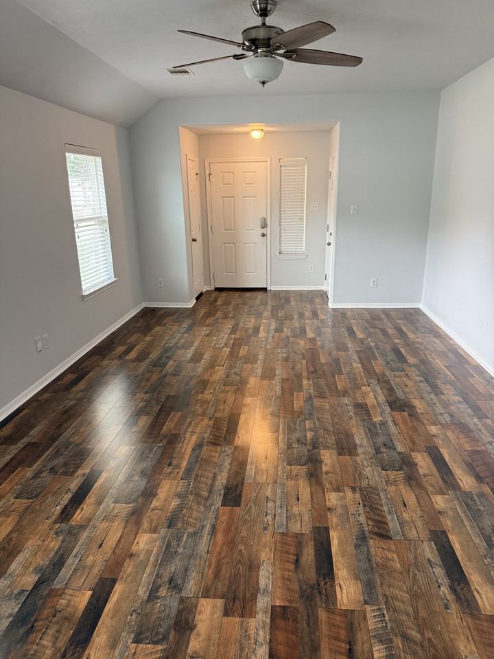 3910 Falvel Cove Dr #NA - Photo 3 of 21