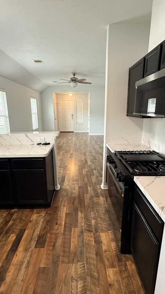 3910 Falvel Cove Dr #NA - Photo 4 of 21