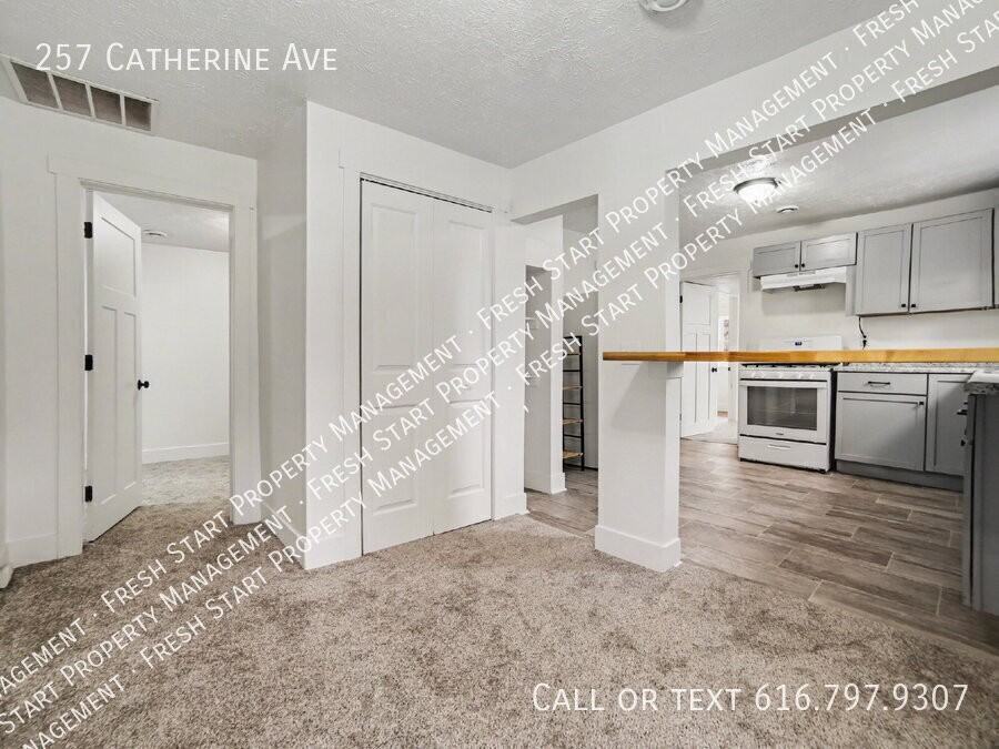 257 Catherine Ave - Photo 3 of 16